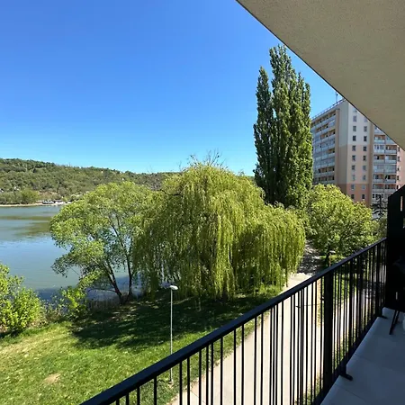 Luxusne Nad Jazerom Apartment