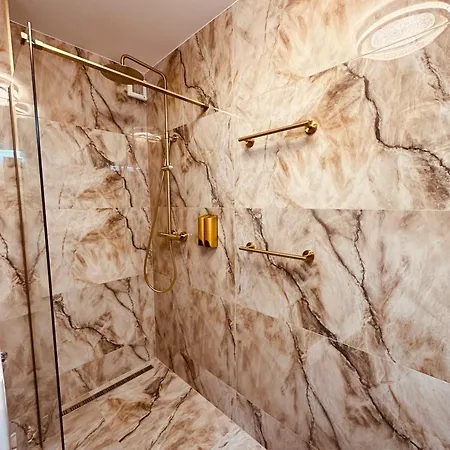 Luxusne Nad Jazerom Apartment Košice
